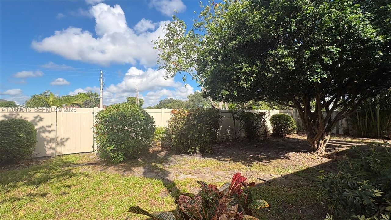 For Rent: $3,800 (3 beds, 2 baths, 1360 Square Feet)