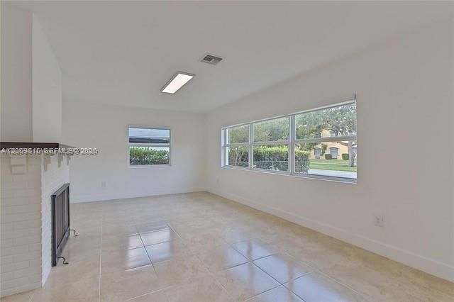 Spacious and bright living room