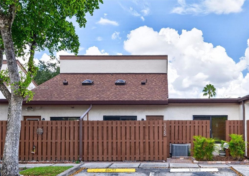For Sale: $220,000 (2 beds, 2 baths, 1175 Square Feet)
