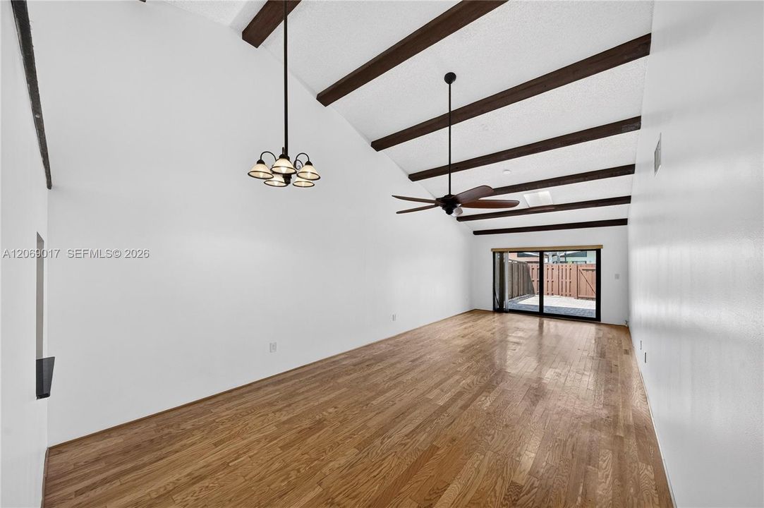 For Sale: $220,000 (2 beds, 2 baths, 1175 Square Feet)