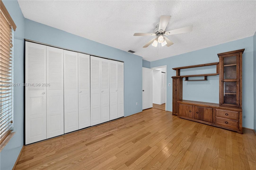 For Sale: $220,000 (2 beds, 2 baths, 1175 Square Feet)