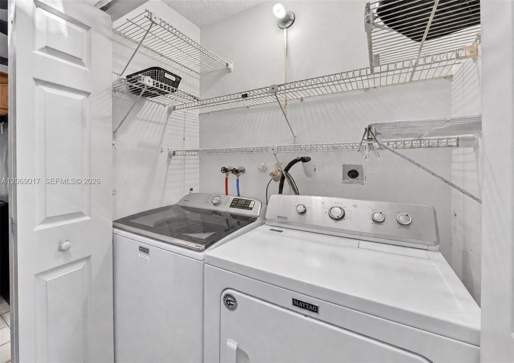 For Sale: $220,000 (2 beds, 2 baths, 1175 Square Feet)