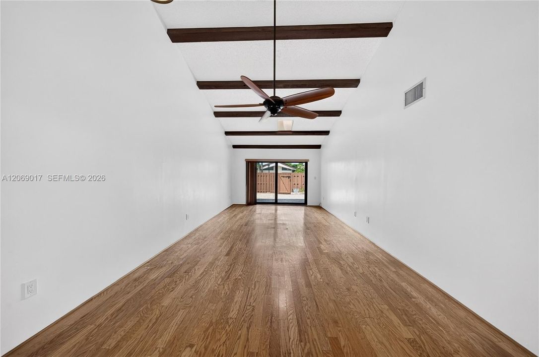 For Sale: $220,000 (2 beds, 2 baths, 1175 Square Feet)