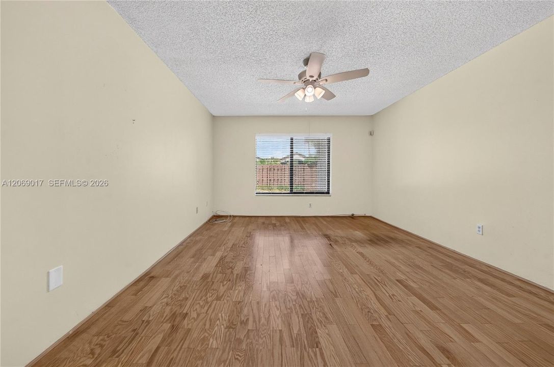 For Sale: $220,000 (2 beds, 2 baths, 1175 Square Feet)