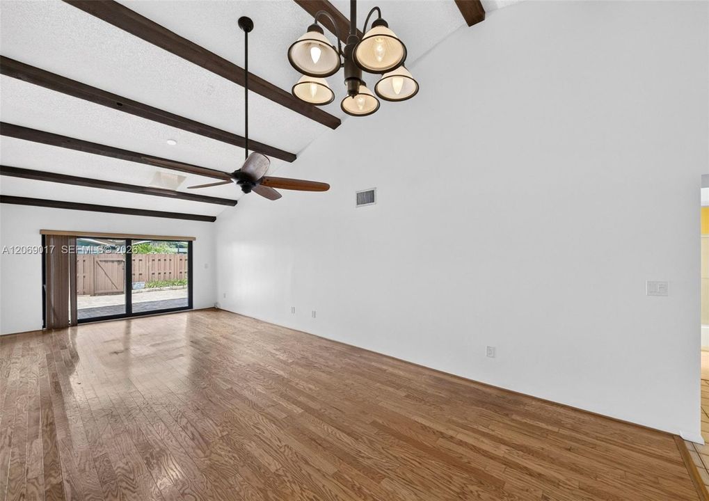 For Sale: $220,000 (2 beds, 2 baths, 1175 Square Feet)