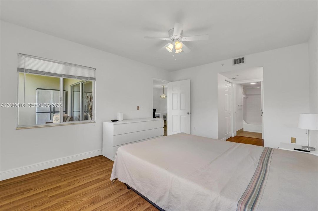 For Rent: $2,100 (2 beds, 1 baths, 1032 Square Feet)