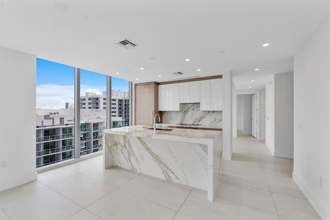 151 N Seabreeze Blvd u1003_002