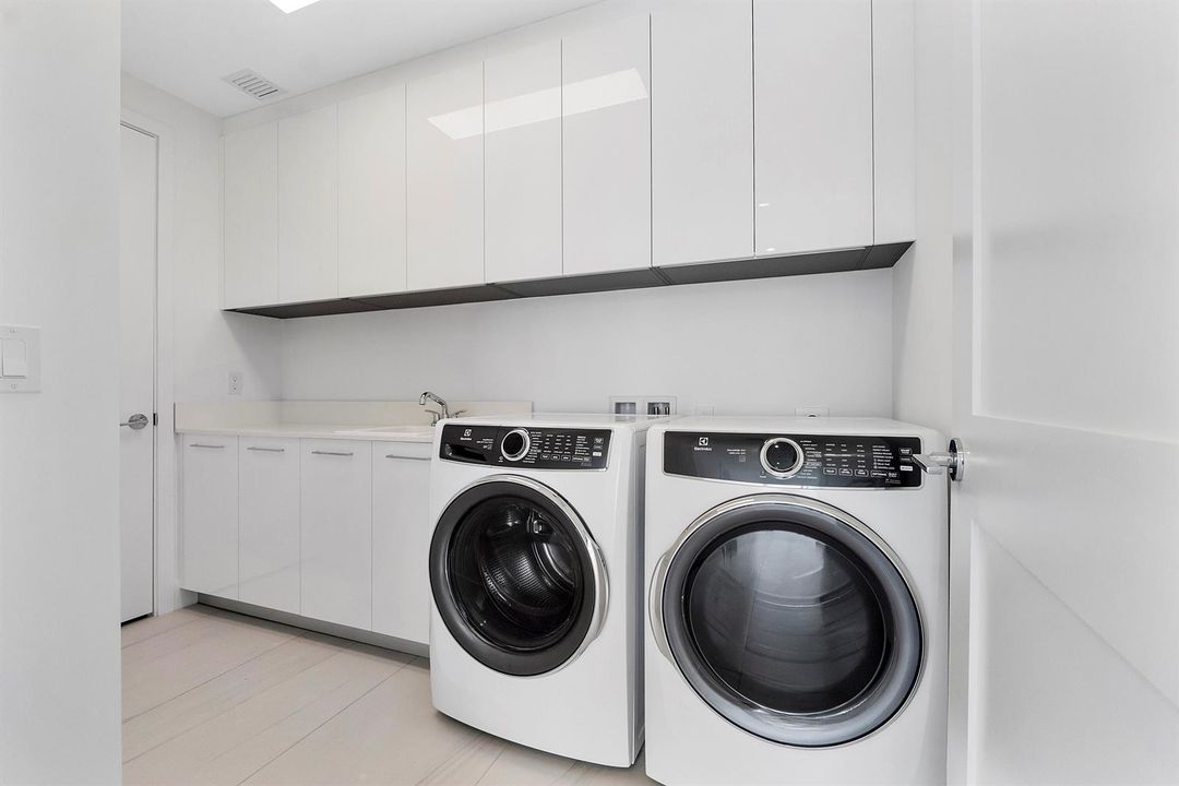 151 N Seabreeze Blvd u1003_020