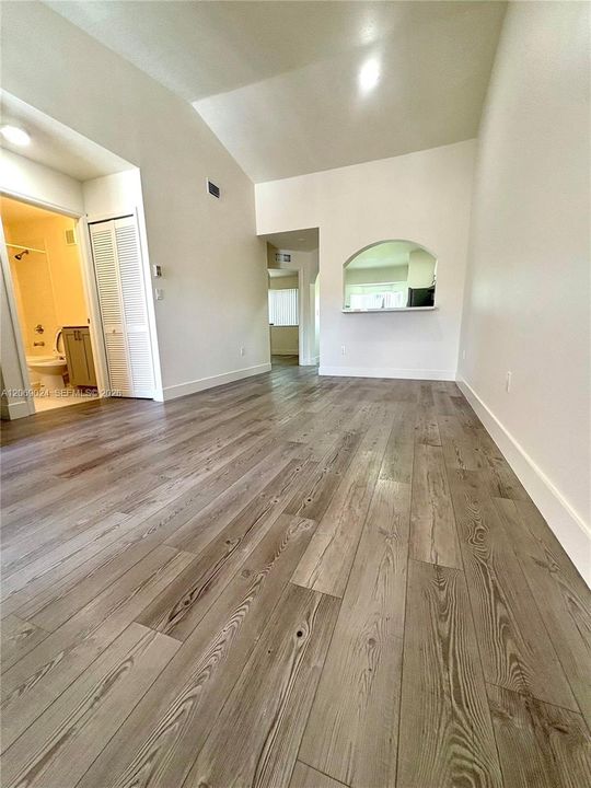 For Rent: $1,800 (2 beds, 2 baths, 815 Square Feet)