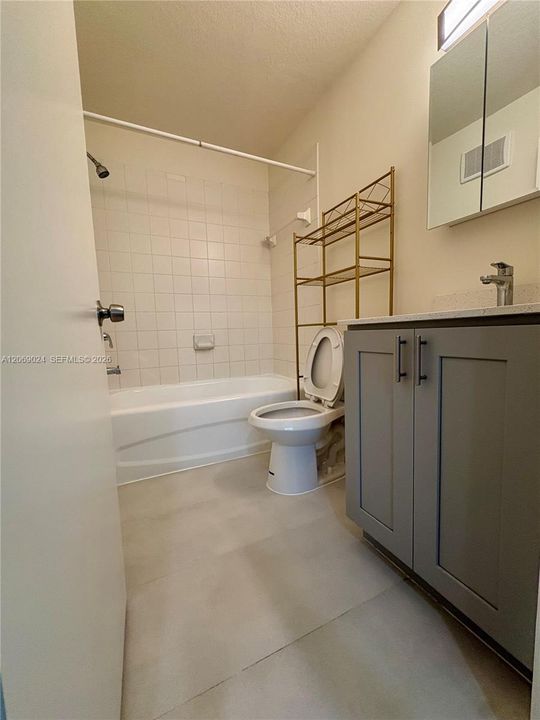 For Rent: $1,800 (2 beds, 2 baths, 815 Square Feet)