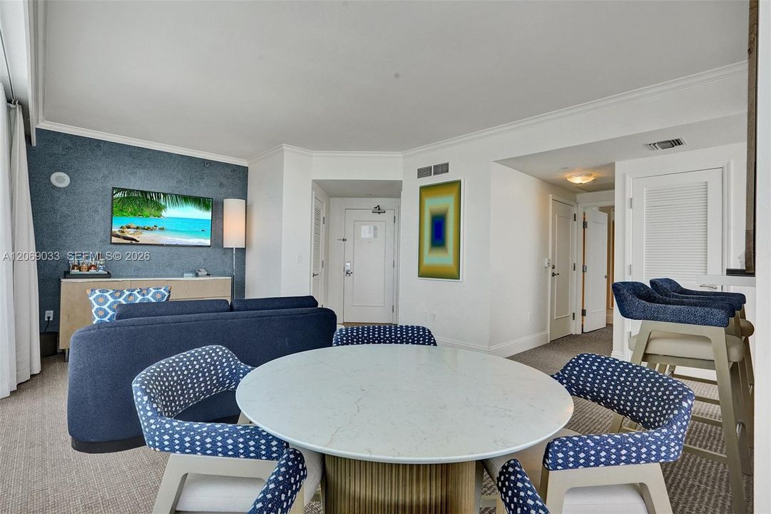 For Rent: $9,000 (1 beds, 2 baths, 1000 Square Feet)
