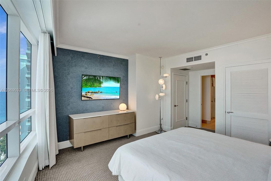For Rent: $9,000 (1 beds, 2 baths, 1000 Square Feet)