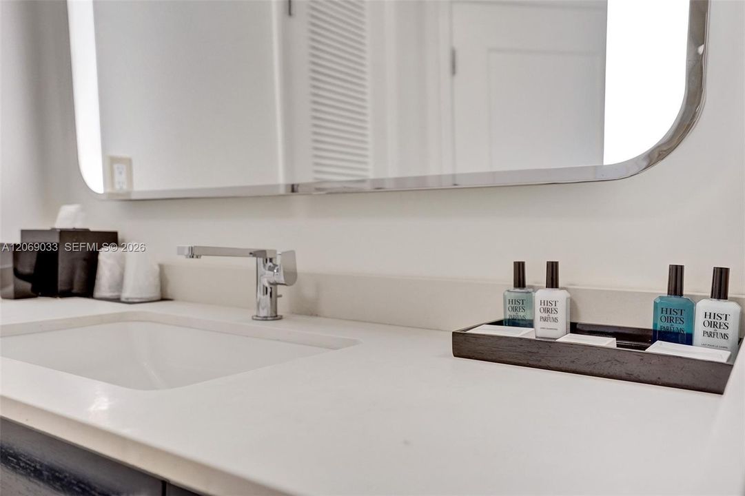 For Rent: $9,000 (1 beds, 2 baths, 1000 Square Feet)