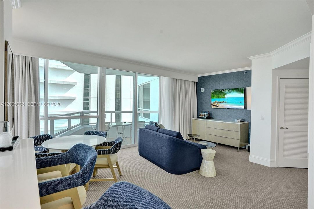 For Rent: $9,000 (1 beds, 2 baths, 1000 Square Feet)