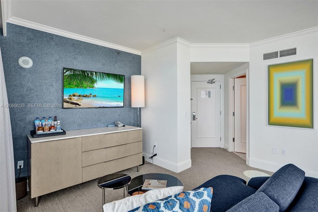 For Rent: $9,000 (1 beds, 2 baths, 1000 Square Feet)