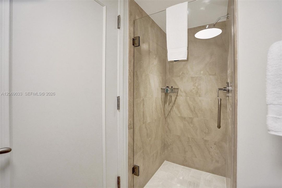 For Rent: $9,000 (1 beds, 2 baths, 1000 Square Feet)
