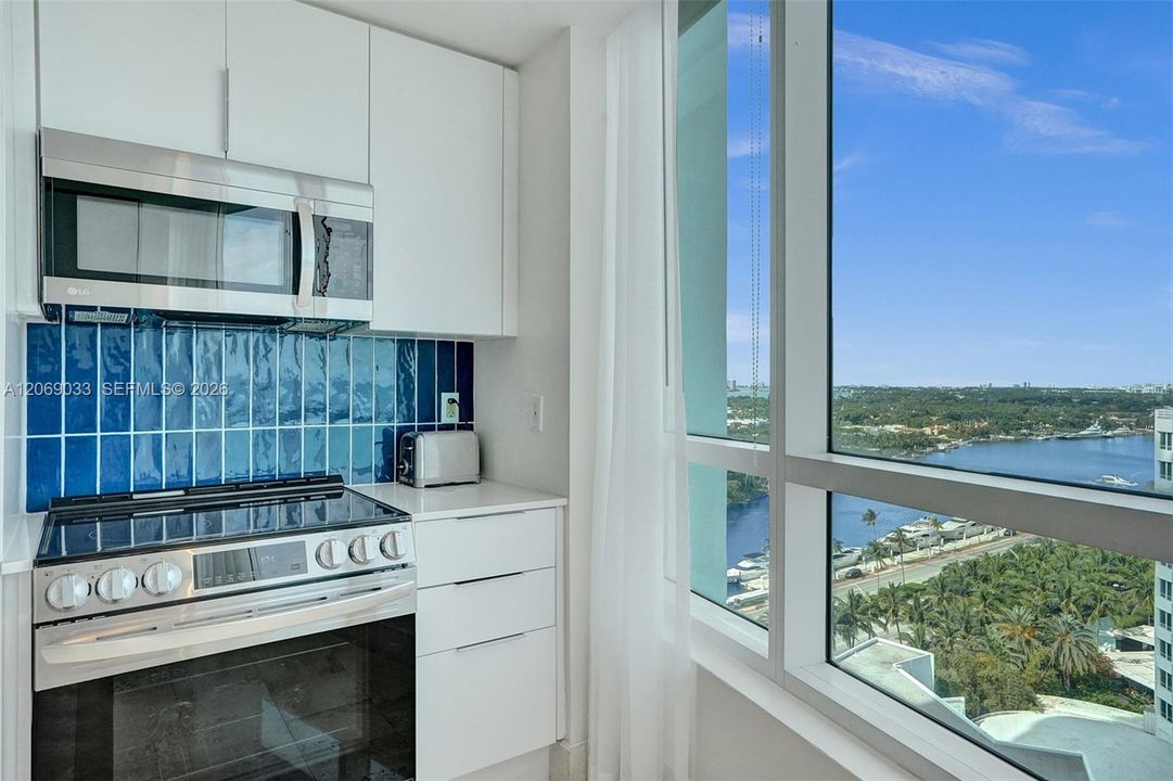 For Rent: $9,000 (1 beds, 2 baths, 1000 Square Feet)