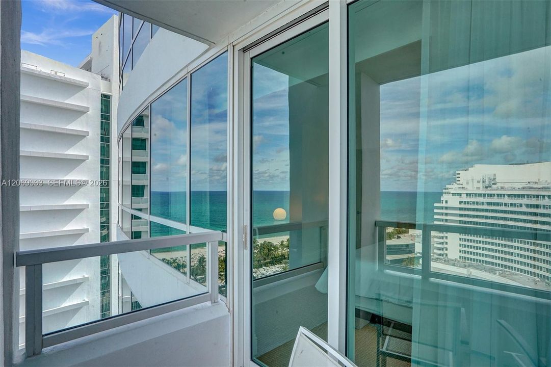 For Rent: $9,000 (1 beds, 2 baths, 1000 Square Feet)