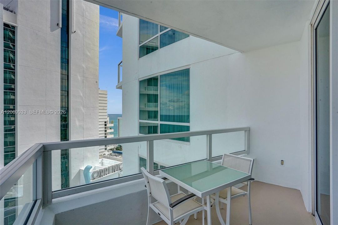 For Rent: $9,000 (1 beds, 2 baths, 1000 Square Feet)