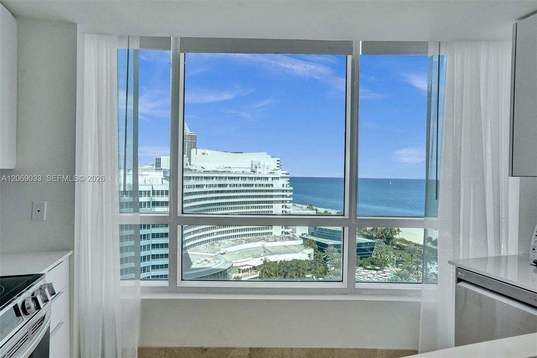 For Rent: $9,000 (1 beds, 2 baths, 1000 Square Feet)