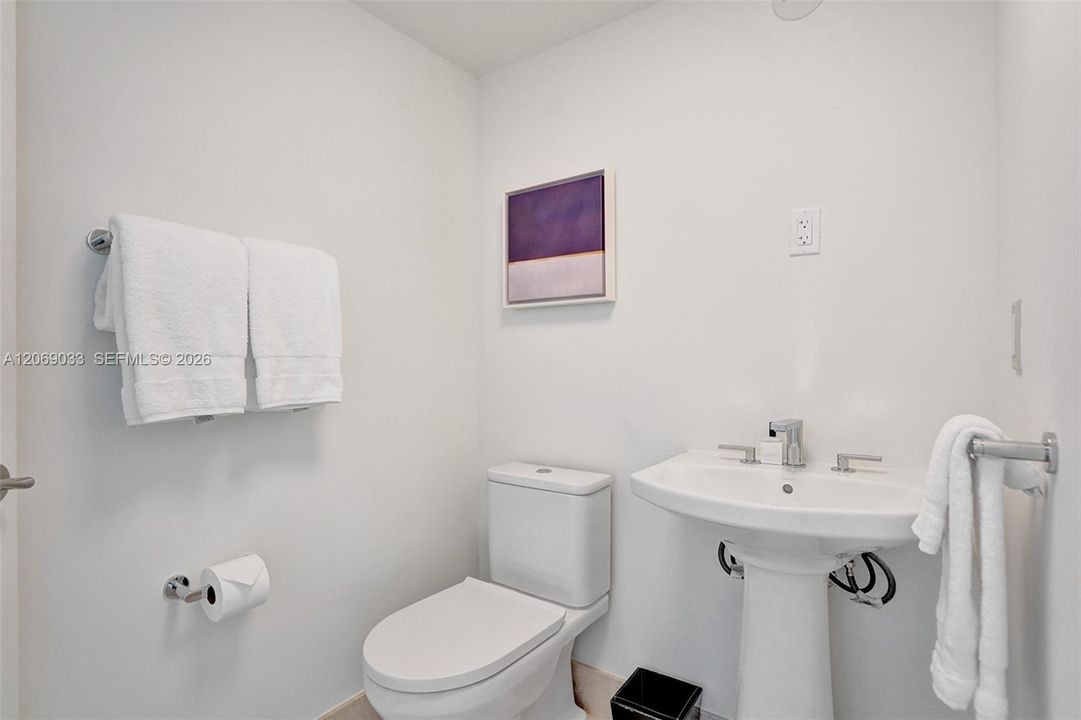 For Rent: $9,000 (1 beds, 2 baths, 1000 Square Feet)