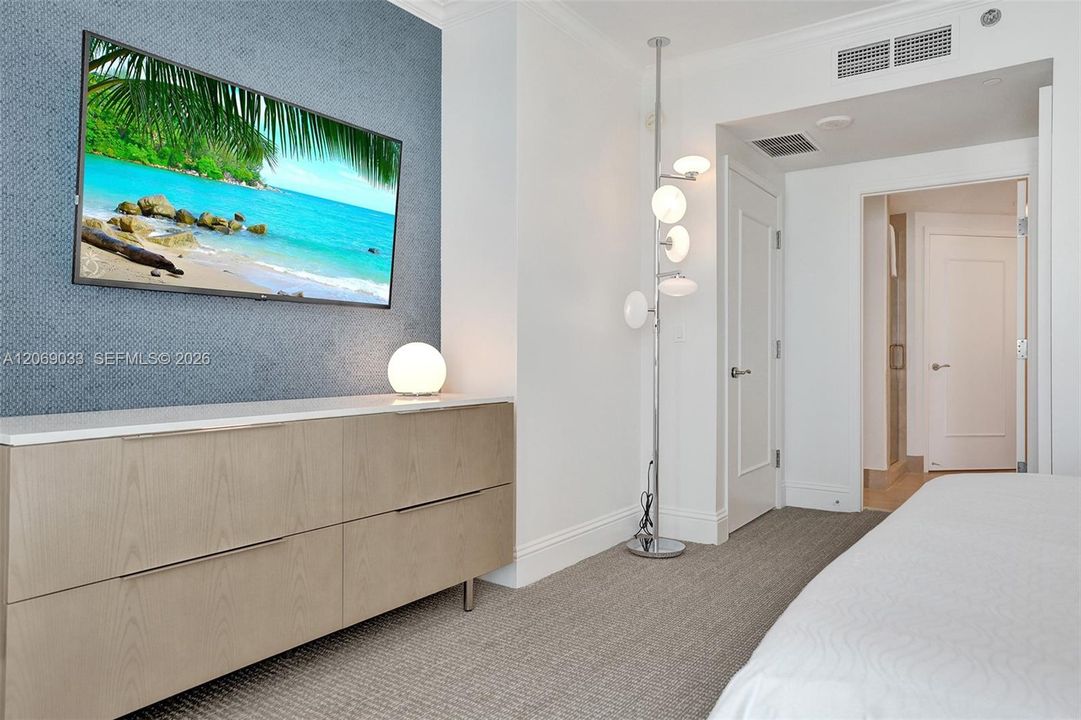 For Rent: $9,000 (1 beds, 2 baths, 1000 Square Feet)