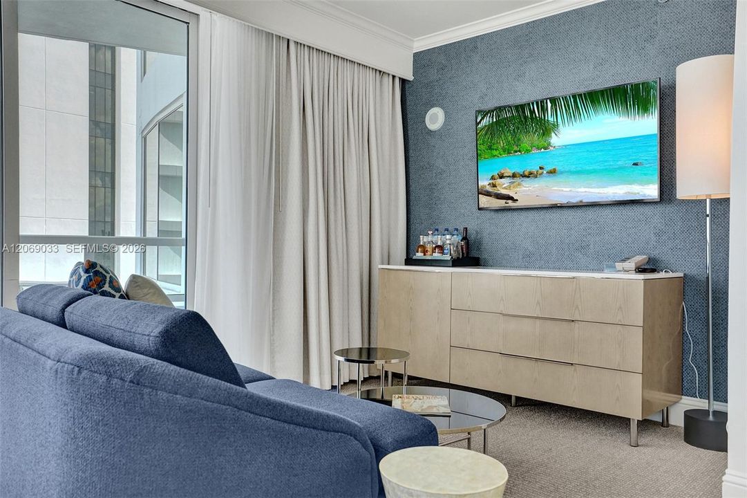 For Rent: $9,000 (1 beds, 2 baths, 1000 Square Feet)