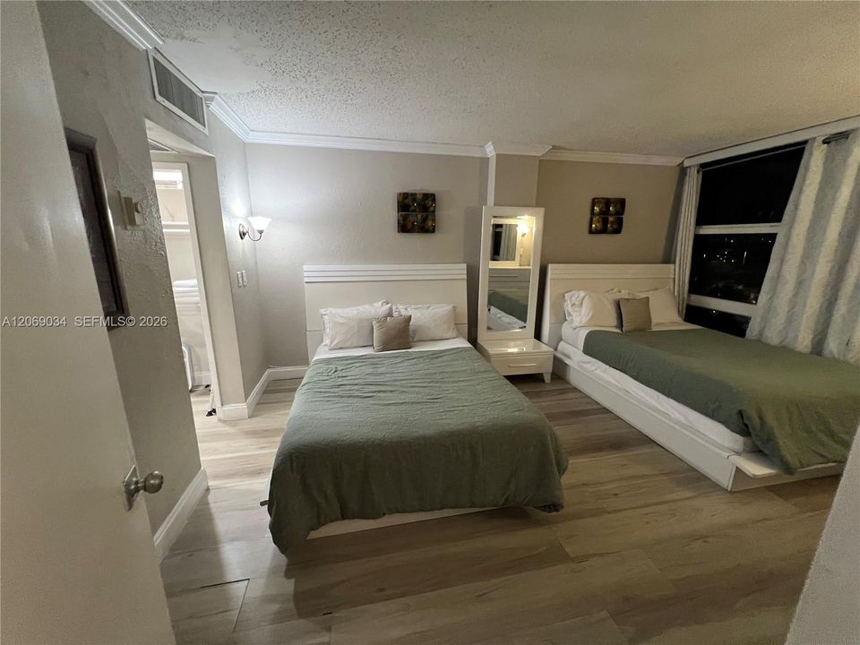 На продажу: $649,999 (2 спален, 2 ванн, 1320 Квадратных фут)