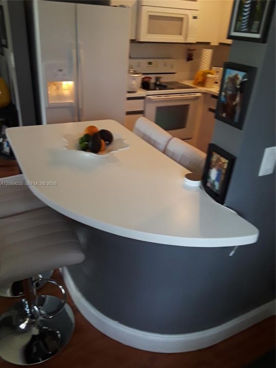 For Rent: $2,050 (1 beds, 1 baths, 694 Square Feet)