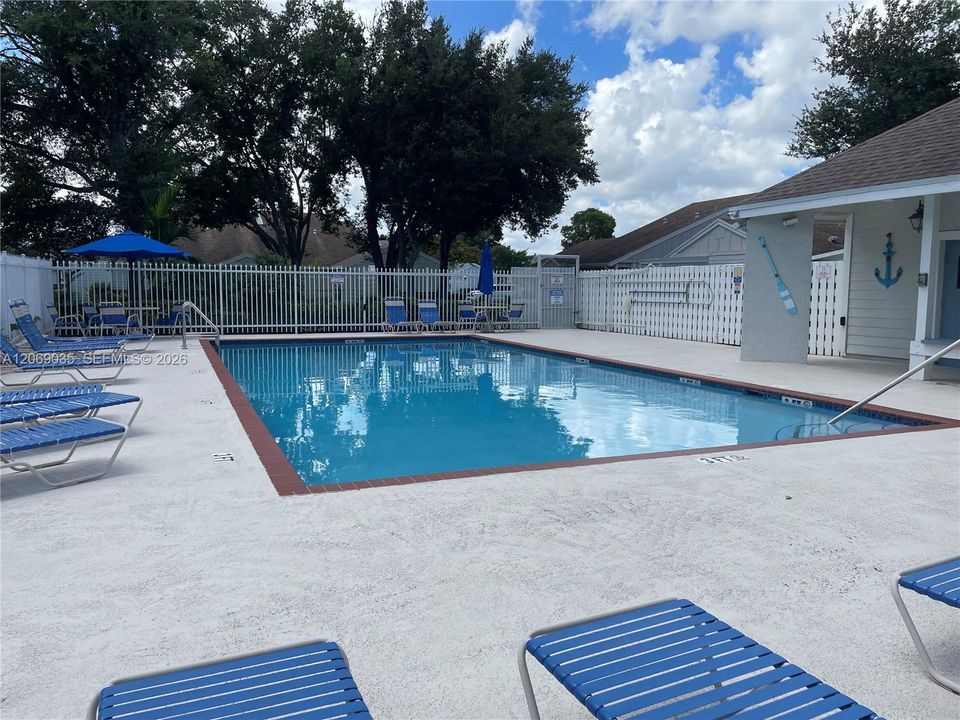 For Rent: $2,050 (1 beds, 1 baths, 694 Square Feet)