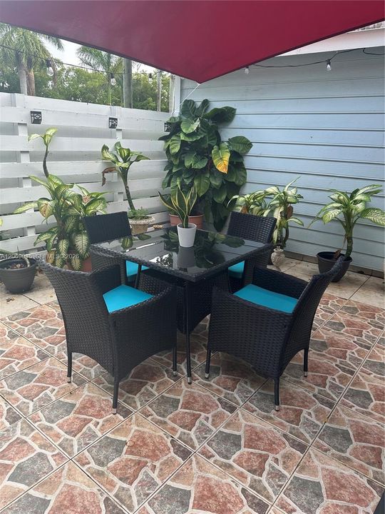 For Rent: $2,050 (1 beds, 1 baths, 694 Square Feet)
