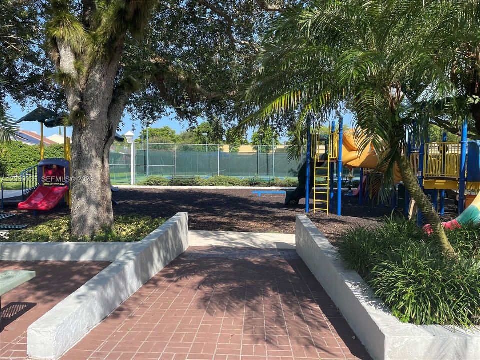 For Rent: $2,050 (1 beds, 1 baths, 694 Square Feet)