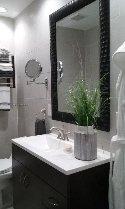 For Rent: $2,050 (1 beds, 1 baths, 694 Square Feet)