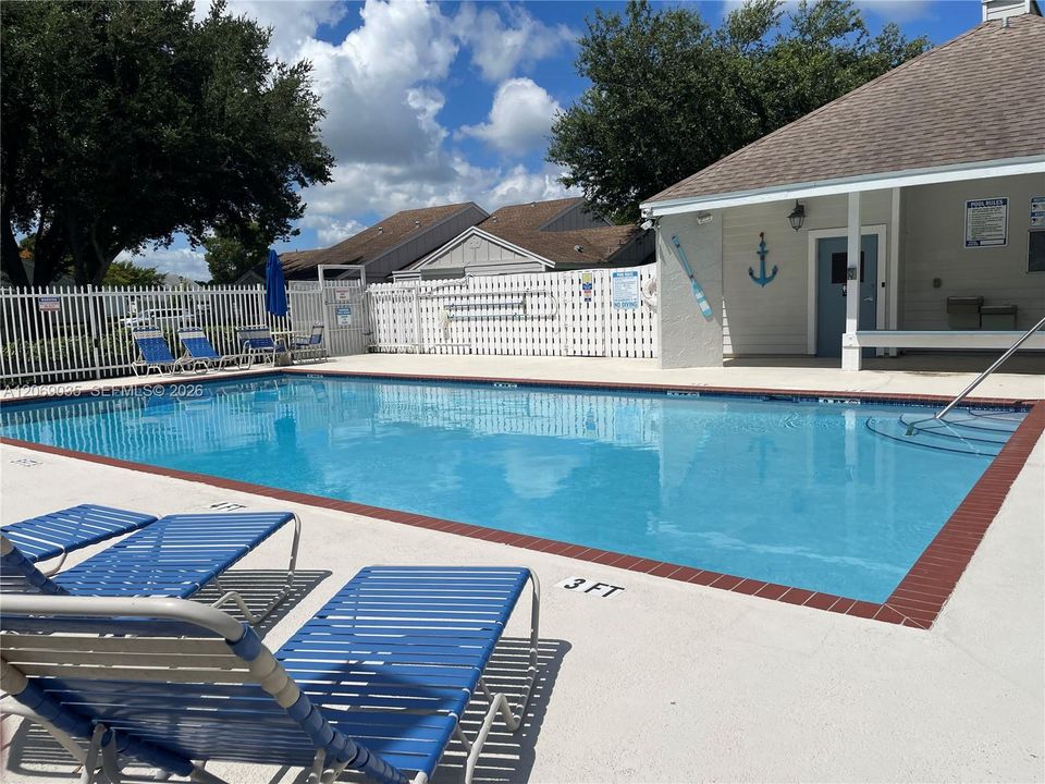 For Rent: $2,050 (1 beds, 1 baths, 694 Square Feet)