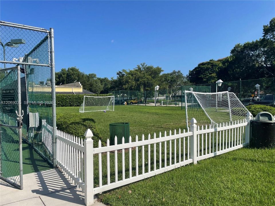 For Rent: $2,050 (1 beds, 1 baths, 694 Square Feet)