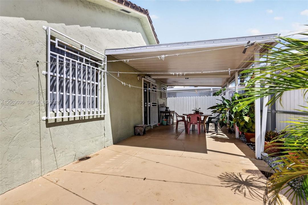 For Sale: $530,000 (3 beds, 2 baths, 1414 Square Feet)