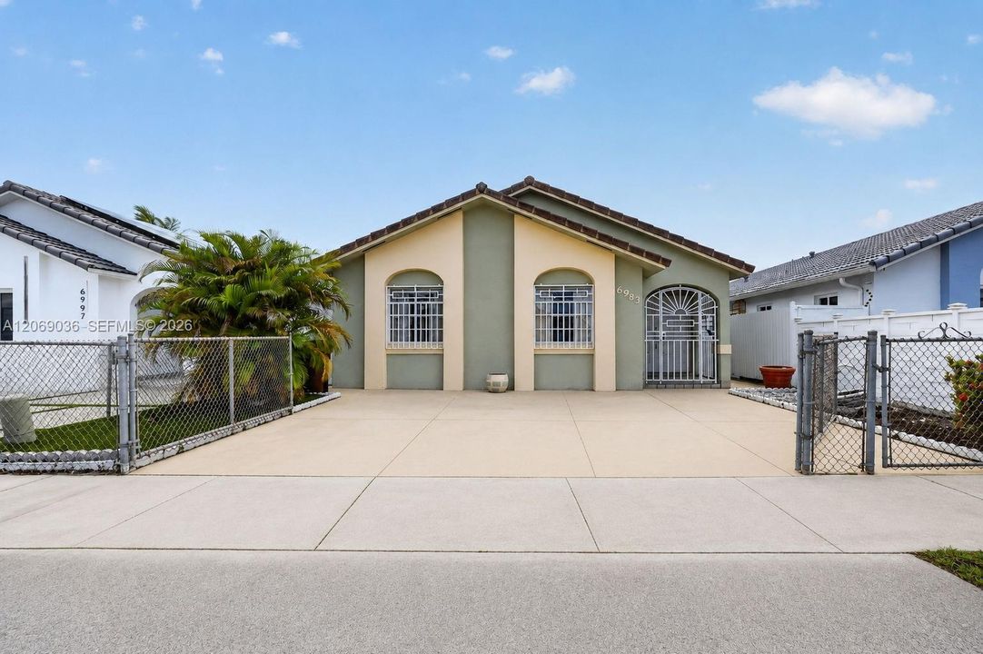 For Sale: $530,000 (3 beds, 2 baths, 1414 Square Feet)