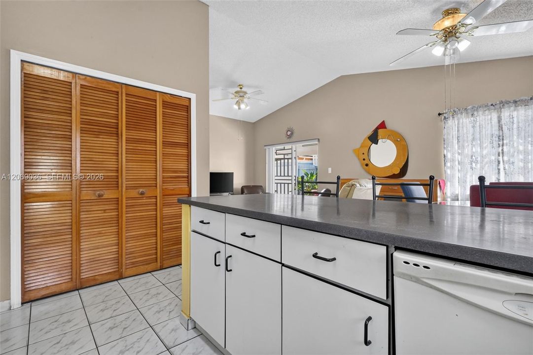 For Sale: $530,000 (3 beds, 2 baths, 1414 Square Feet)