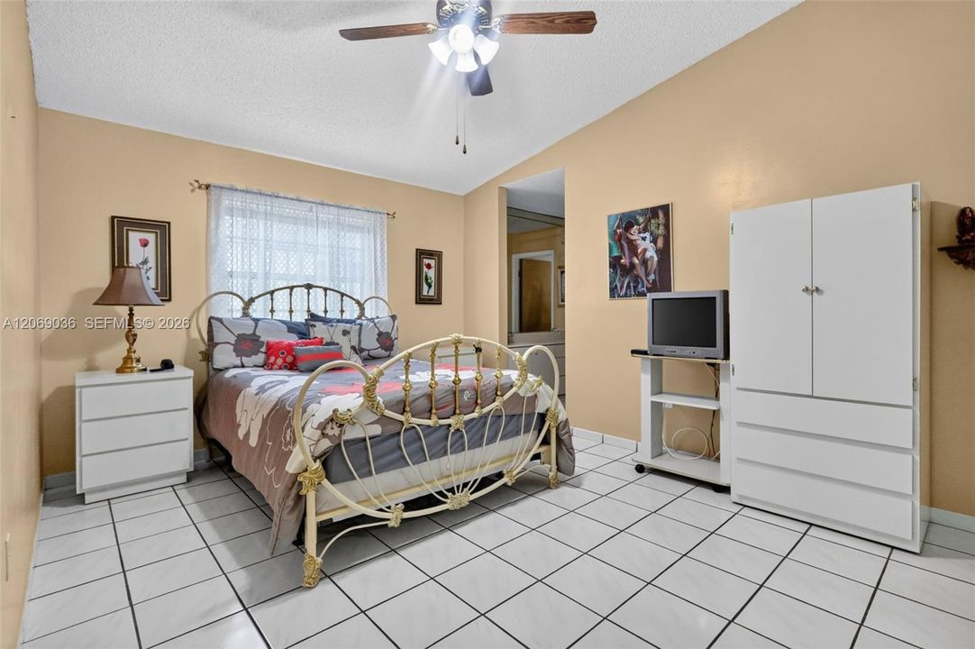 For Sale: $530,000 (3 beds, 2 baths, 1414 Square Feet)