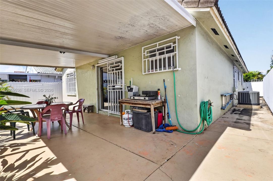 For Sale: $530,000 (3 beds, 2 baths, 1414 Square Feet)