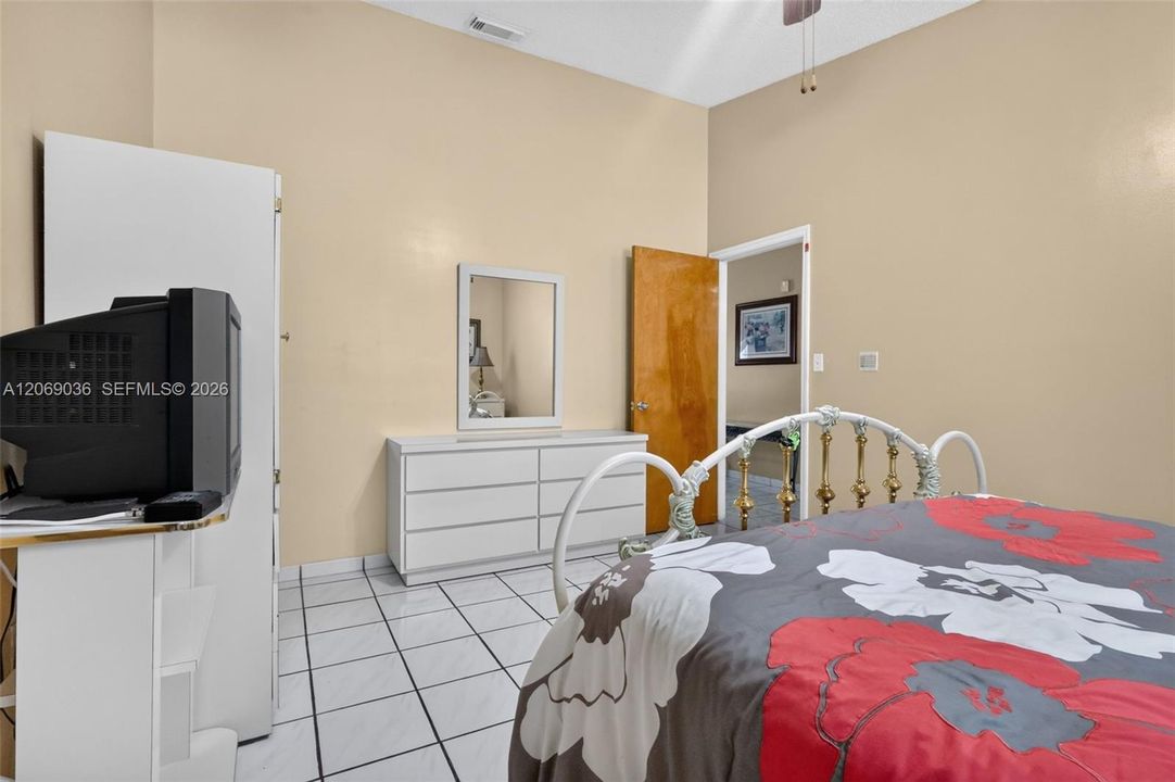 For Sale: $530,000 (3 beds, 2 baths, 1414 Square Feet)