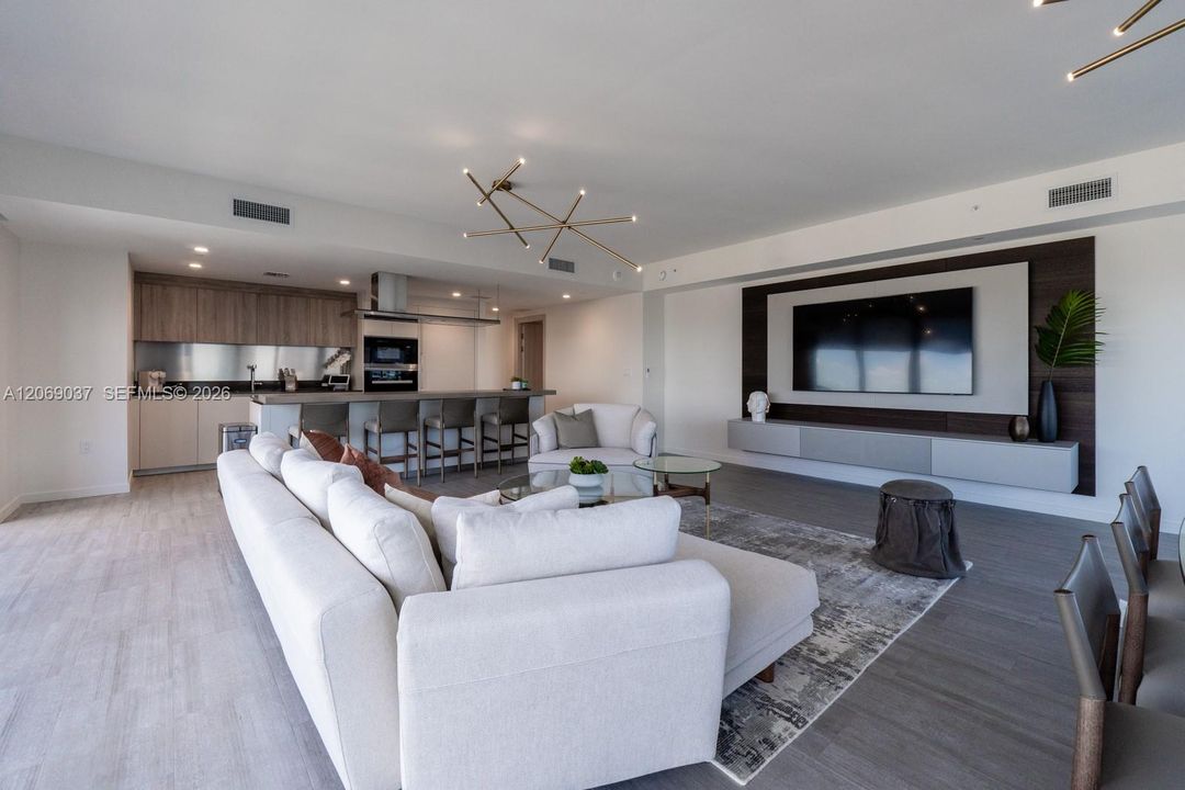 For Rent: $16,999 (3 beds, 3 baths, 1909 Square Feet)