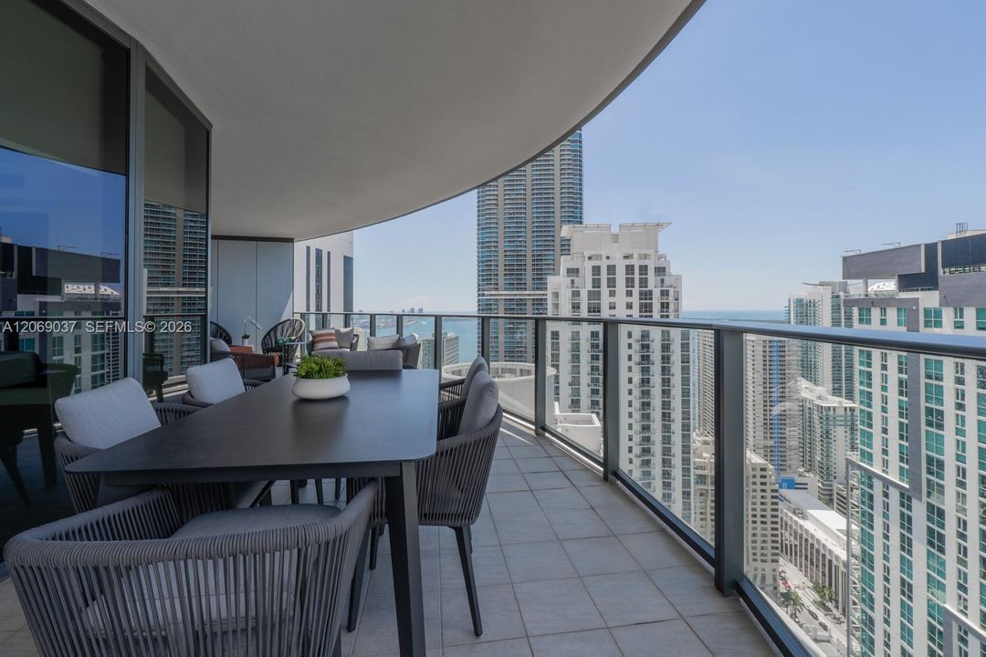 For Rent: $16,999 (3 beds, 3 baths, 1909 Square Feet)