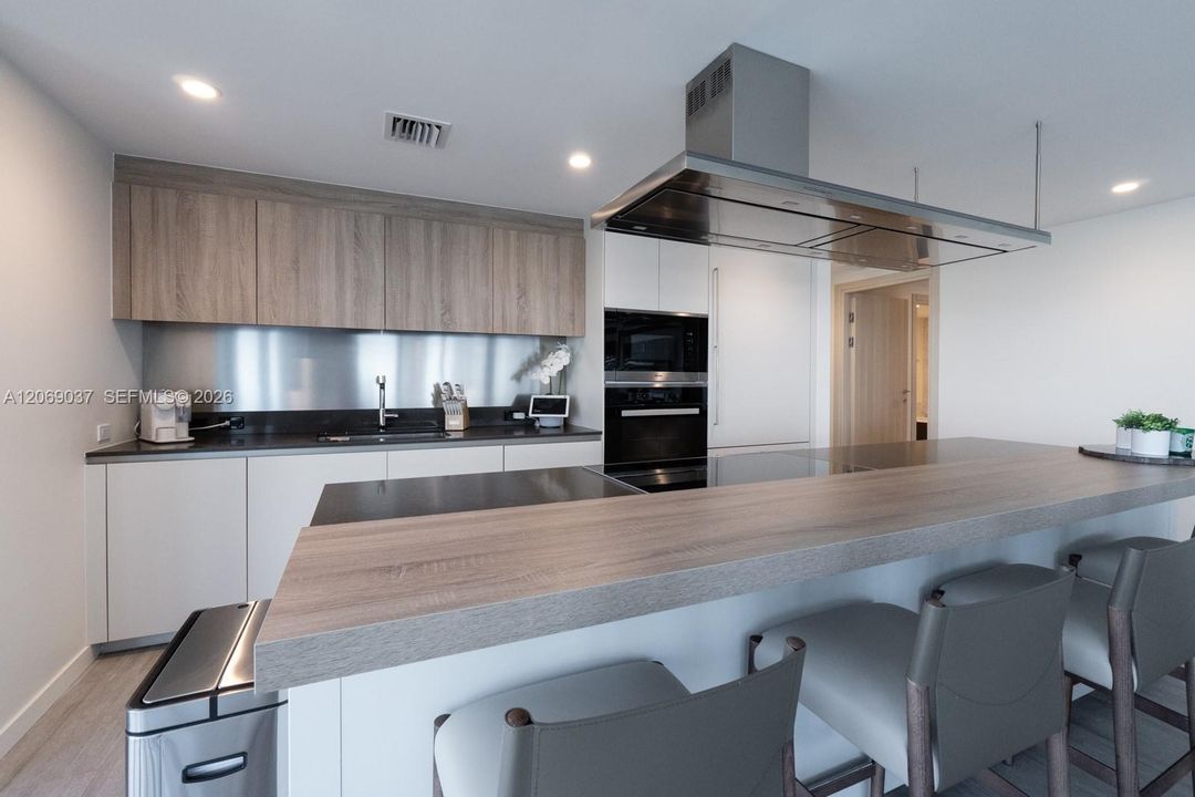 For Rent: $16,999 (3 beds, 3 baths, 1909 Square Feet)
