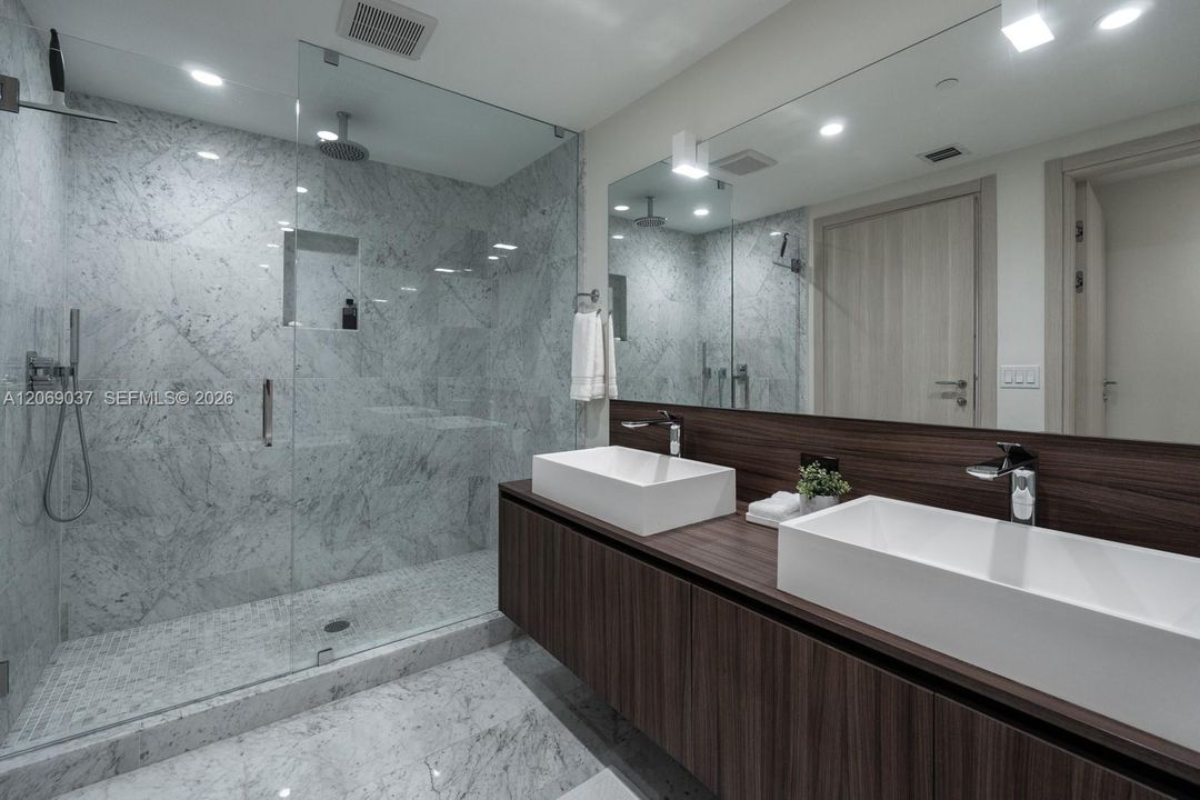 For Rent: $16,999 (3 beds, 3 baths, 1909 Square Feet)