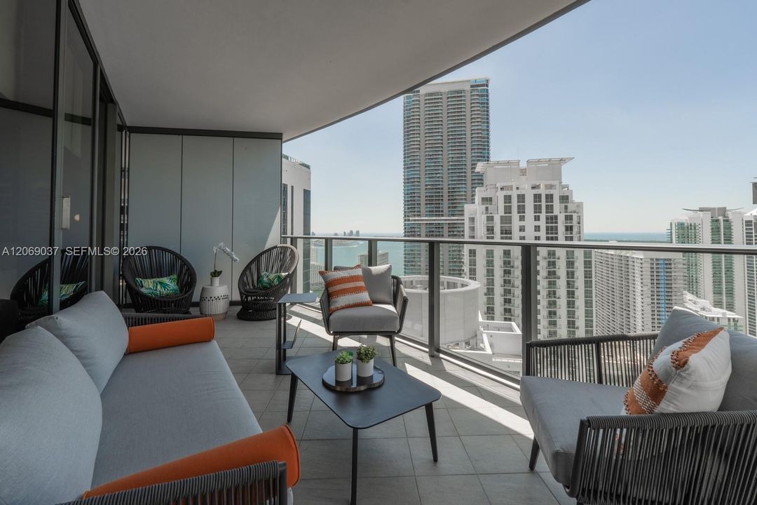 For Rent: $16,999 (3 beds, 3 baths, 1909 Square Feet)