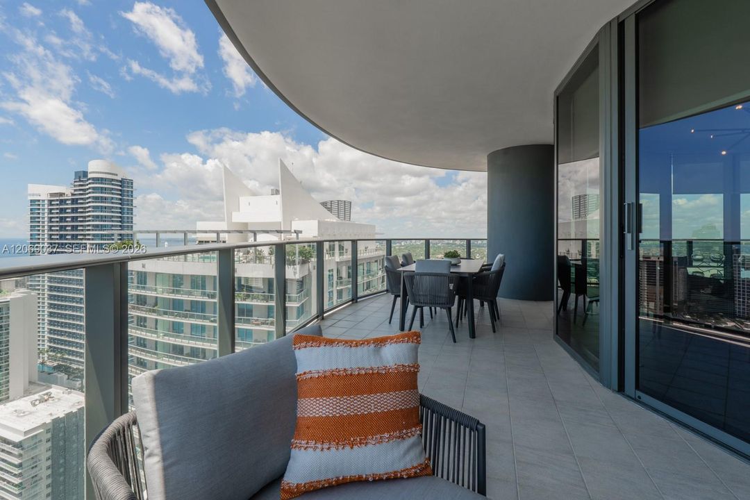 For Rent: $16,999 (3 beds, 3 baths, 1909 Square Feet)