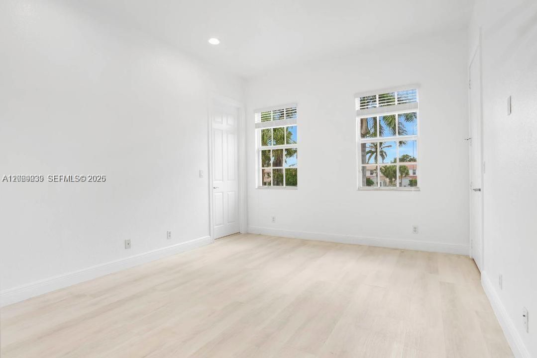 For Rent: $4,995 (4 beds, 3 baths, 2983 Square Feet)