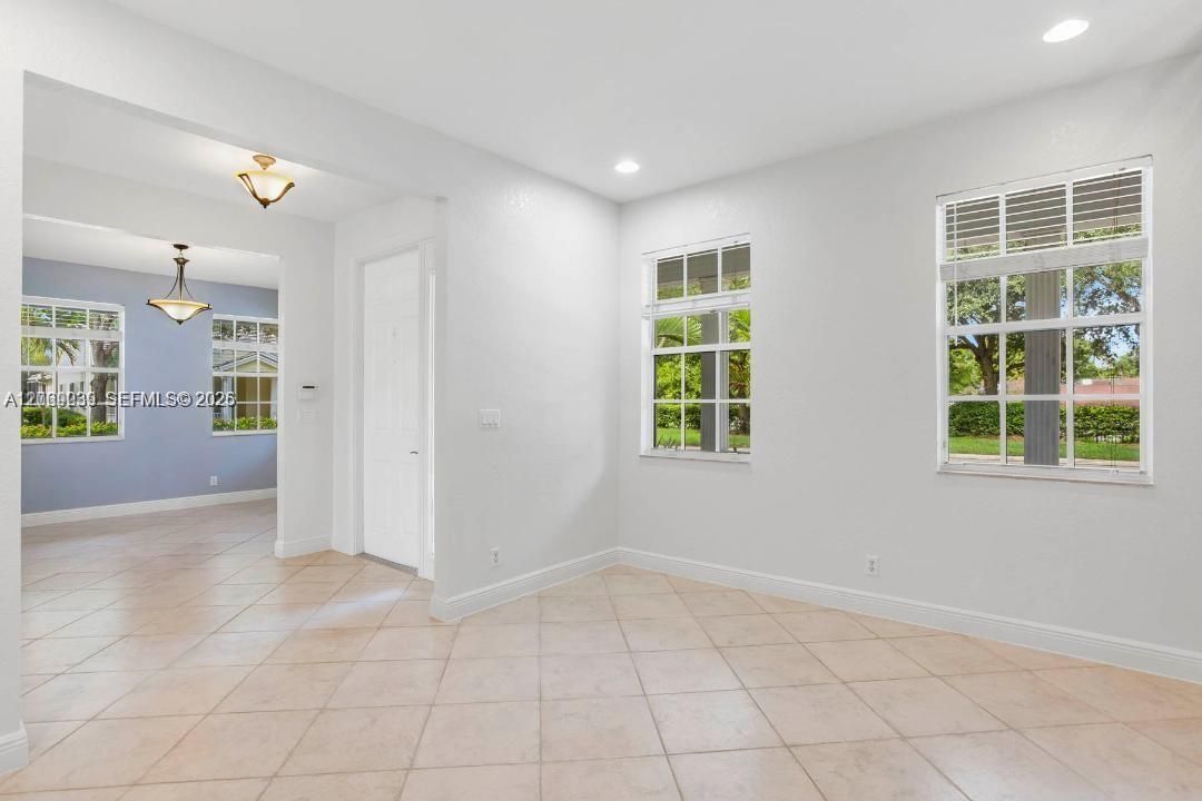 For Rent: $4,995 (4 beds, 3 baths, 2983 Square Feet)