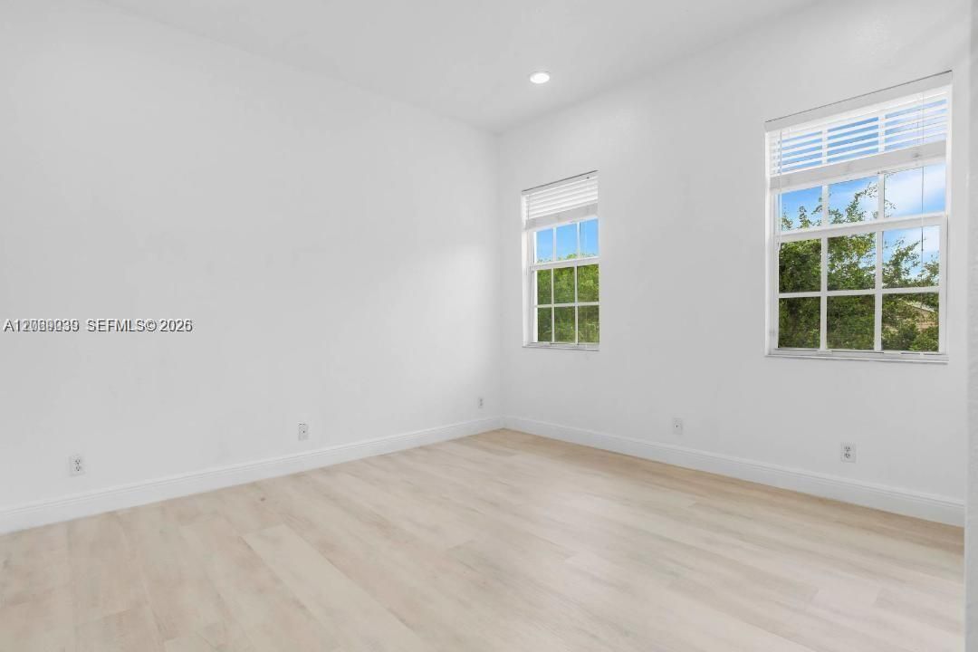 For Rent: $4,995 (4 beds, 3 baths, 2983 Square Feet)